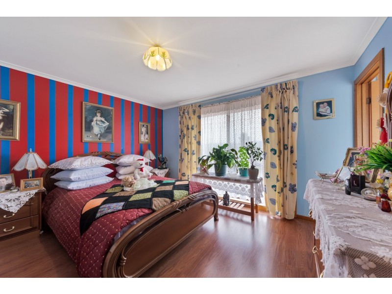 62 Georgette Crescent, Endeavour Hills VIC 3802