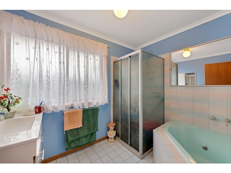 62 Georgette Crescent, Endeavour Hills VIC 3802