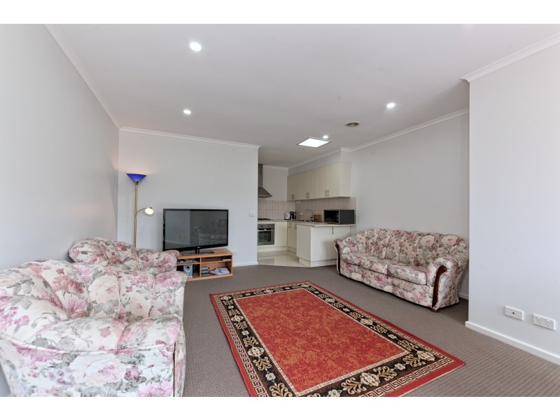 2/20 Louis Street, Doveton VIC 3177