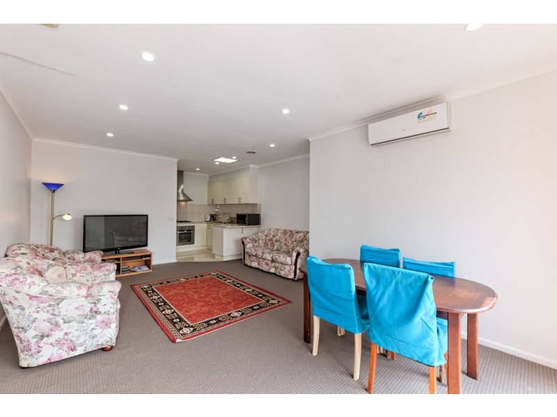 2/20 Louis Street, Doveton VIC 3177