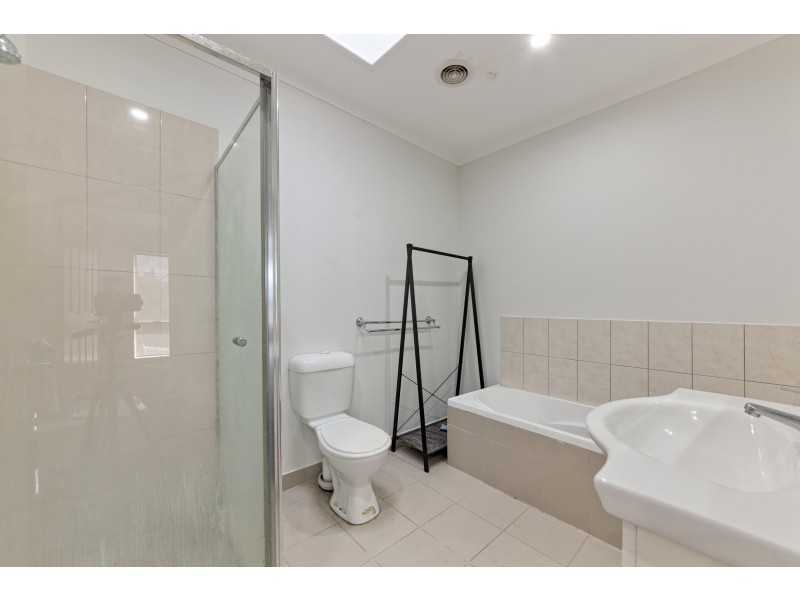 2/20 Louis Street, Doveton VIC 3177