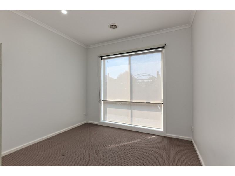 2/20 Louis Street, Doveton VIC 3177