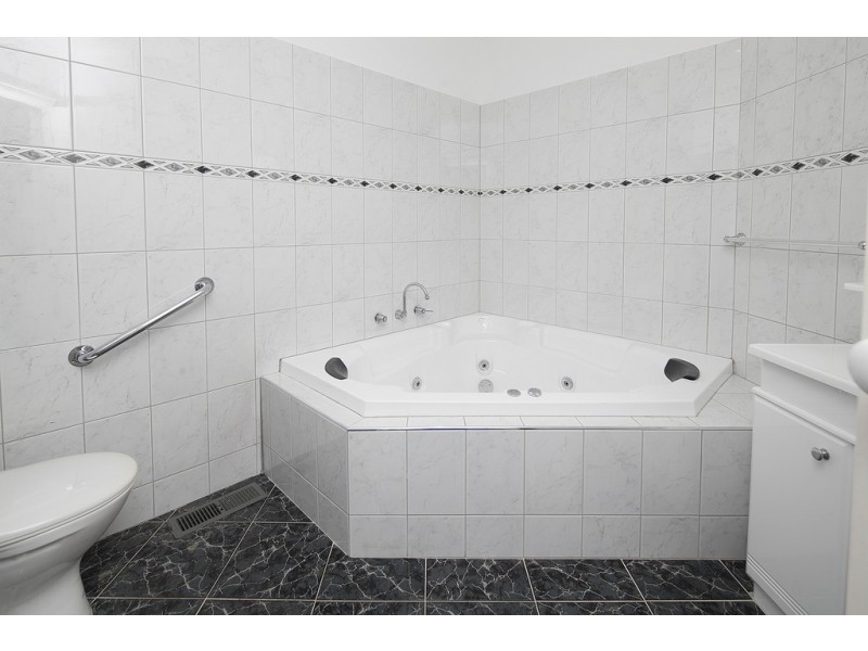 13 Renee Avenue, Endeavour Hills VIC 3802