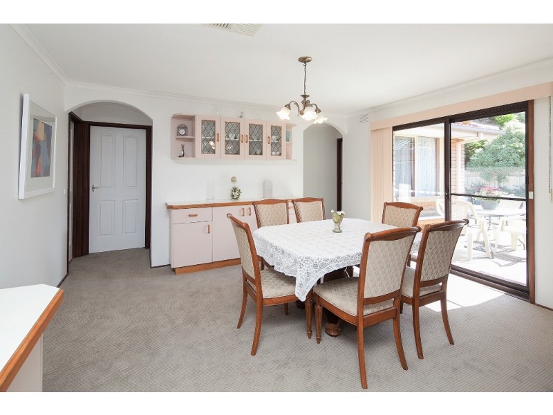 6 Primrose Hill Close, Endeavour Hills VIC 3802