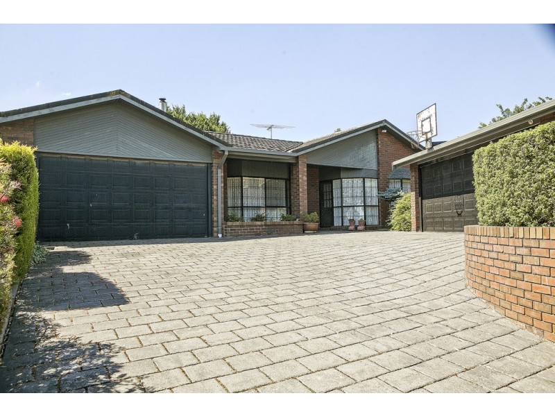 3 Collett Rise, Endeavour Hills VIC 3802