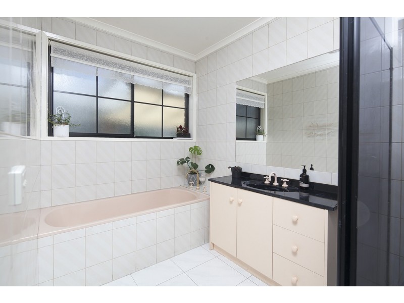 3 Collett Rise, Endeavour Hills VIC 3802