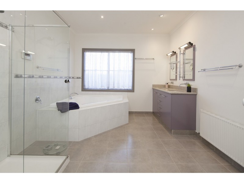 37 Lansell Court, Carrum Downs VIC 3201