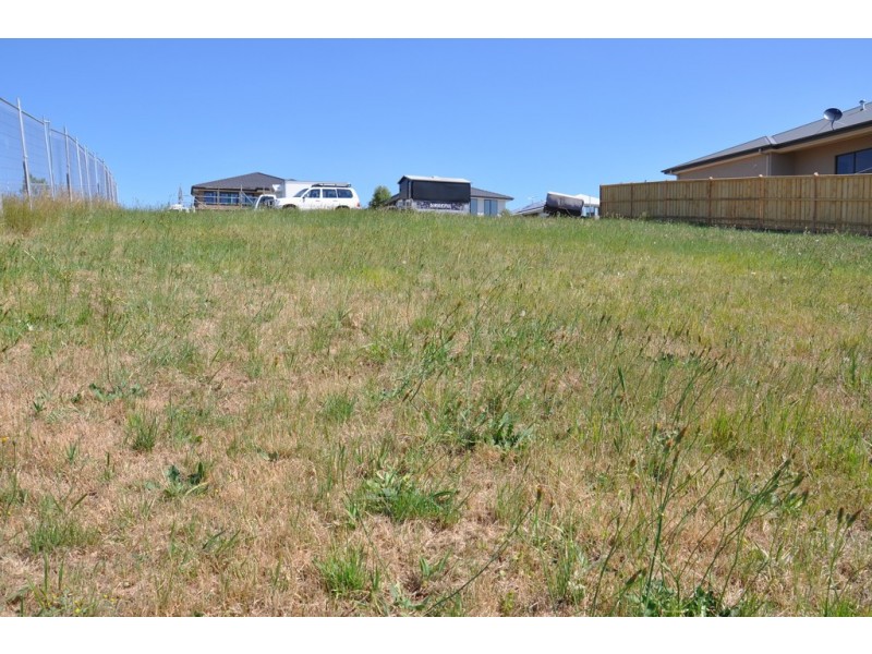 20 Skyline Drive, Officer VIC 3809