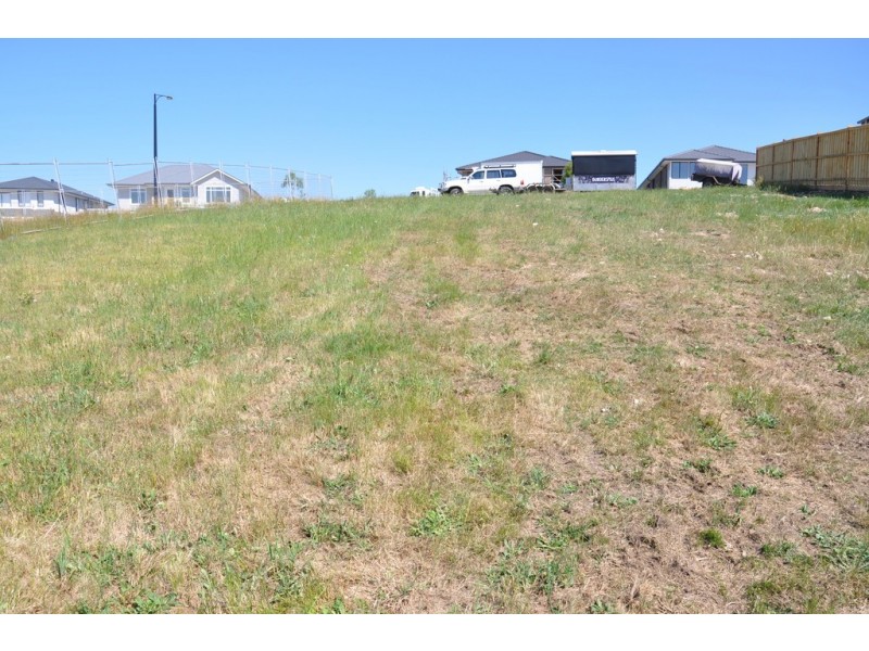 20 Skyline Drive, Officer VIC 3809