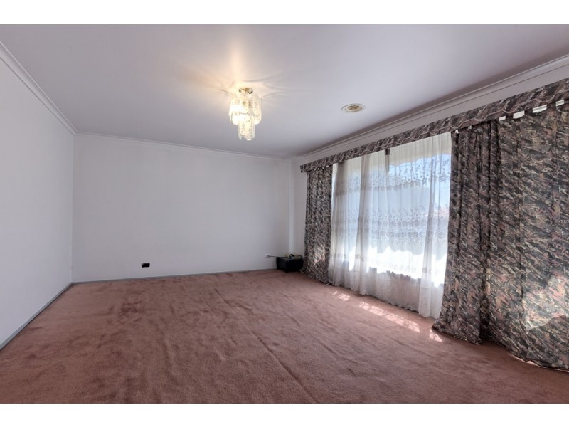 8 Booth Crescent, Dandenong North VIC 3175