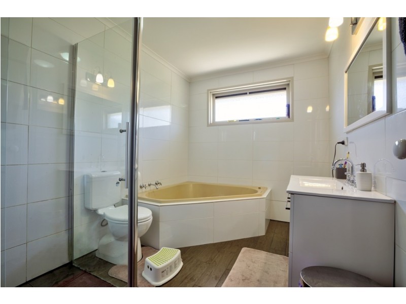 30 Lancaster Avenue, Narre Warren VIC 3805