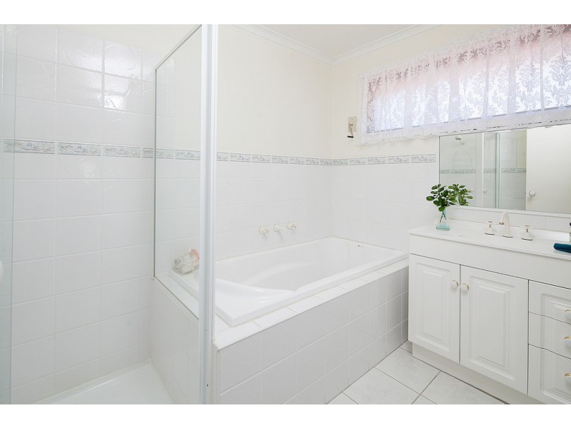 34 Regnans Avenue, Endeavour Hills VIC 3802