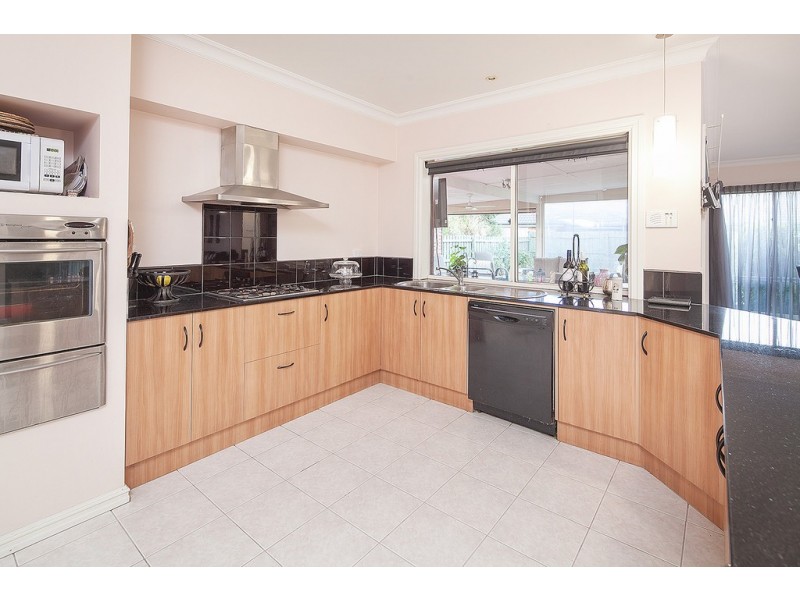 38 Paterson Drive, Lynbrook VIC 3975