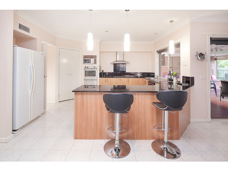 38 Paterson Drive, Lynbrook VIC 3975