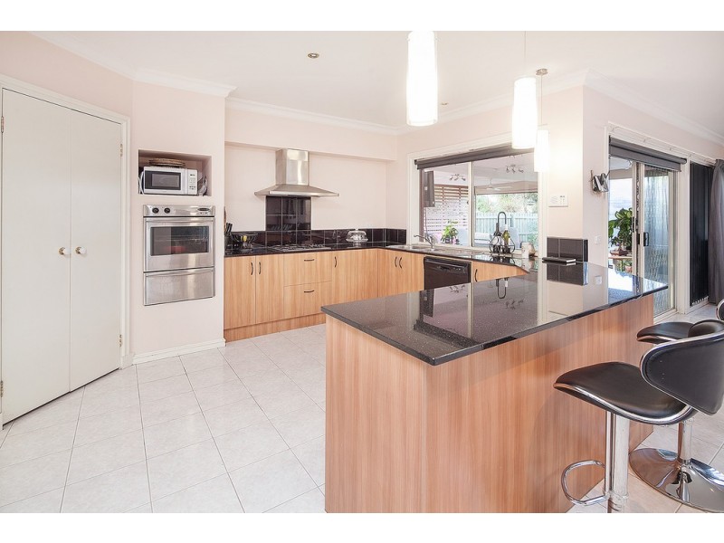 38 Paterson Drive, Lynbrook VIC 3975