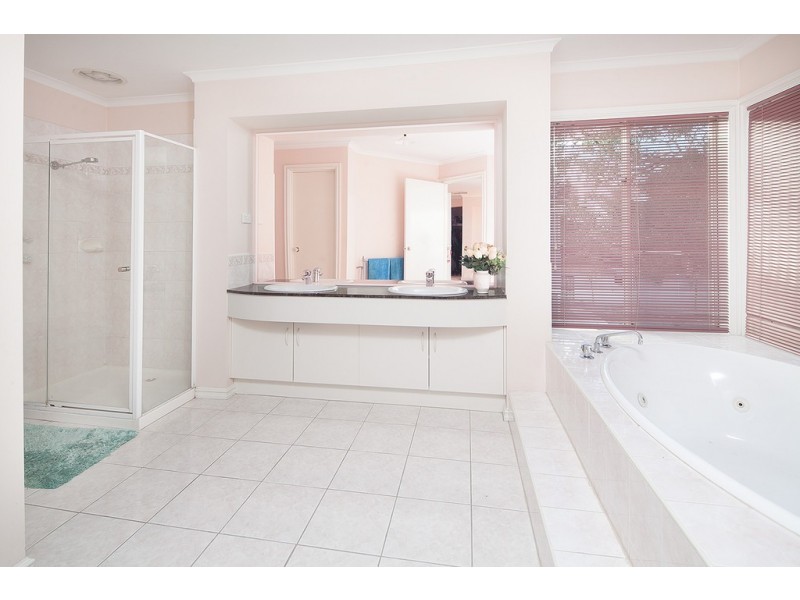 38 Paterson Drive, Lynbrook VIC 3975