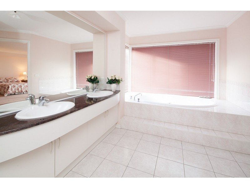 38 Paterson Drive, Lynbrook VIC 3975