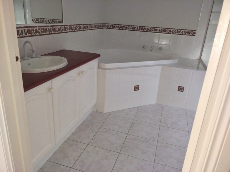 4 Edwin Street, Narre Warren South VIC 3805