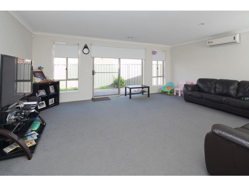 223 Paterson Drive, Lynbrook VIC 3975