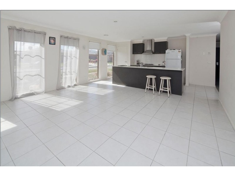 223 Paterson Drive, Lynbrook VIC 3975