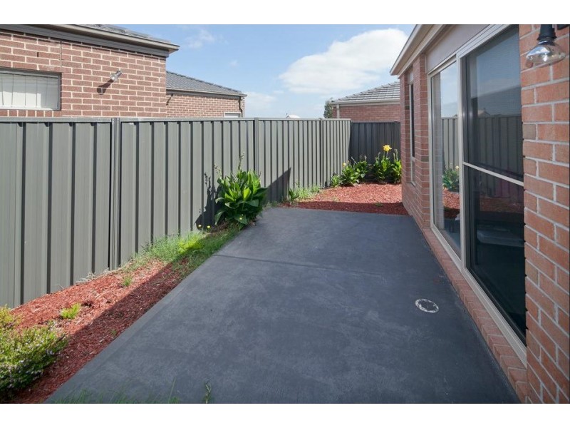 223 Paterson Drive, Lynbrook VIC 3975
