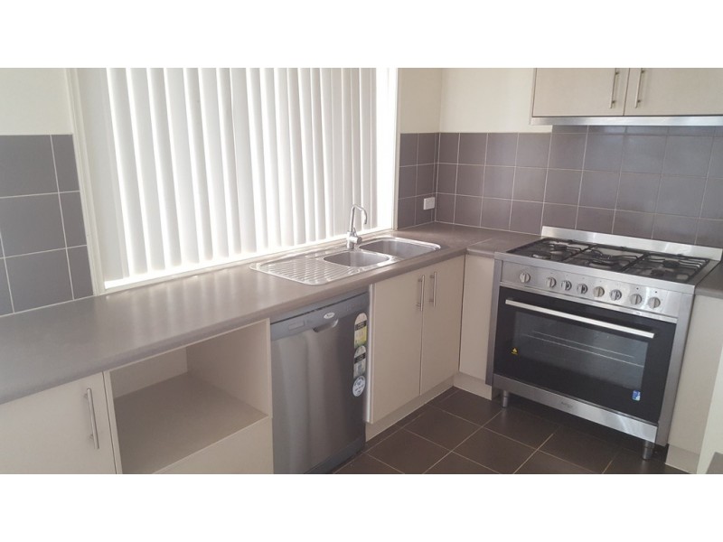 18 Silvergum Place, Cranbourne VIC 3977