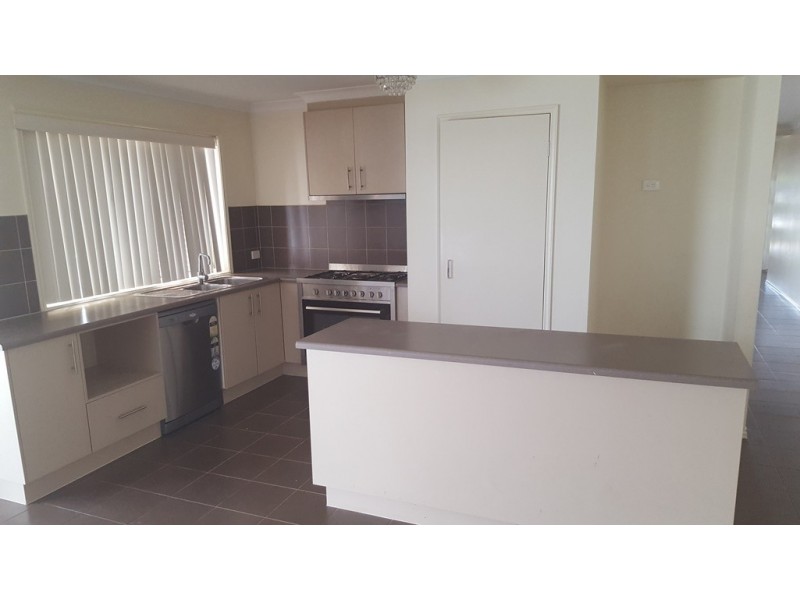 18 Silvergum Place, Cranbourne VIC 3977