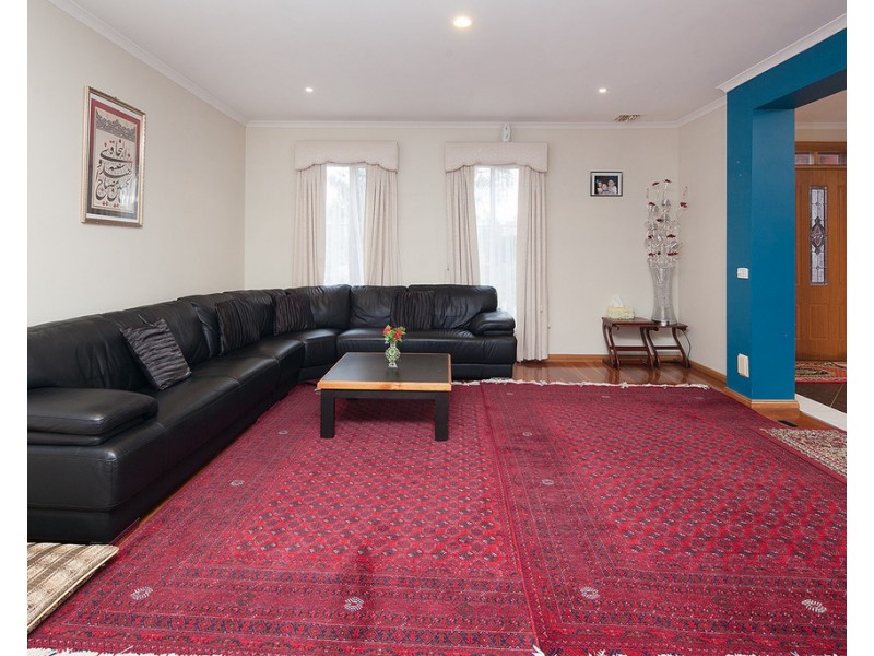 8 Banyalla Drive, Cranbourne West VIC 3977