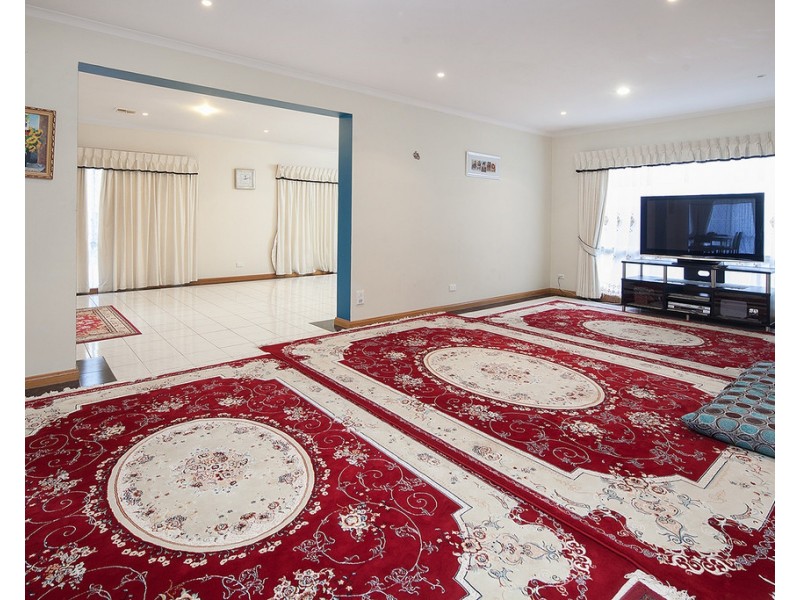 8 Banyalla Drive, Cranbourne West VIC 3977