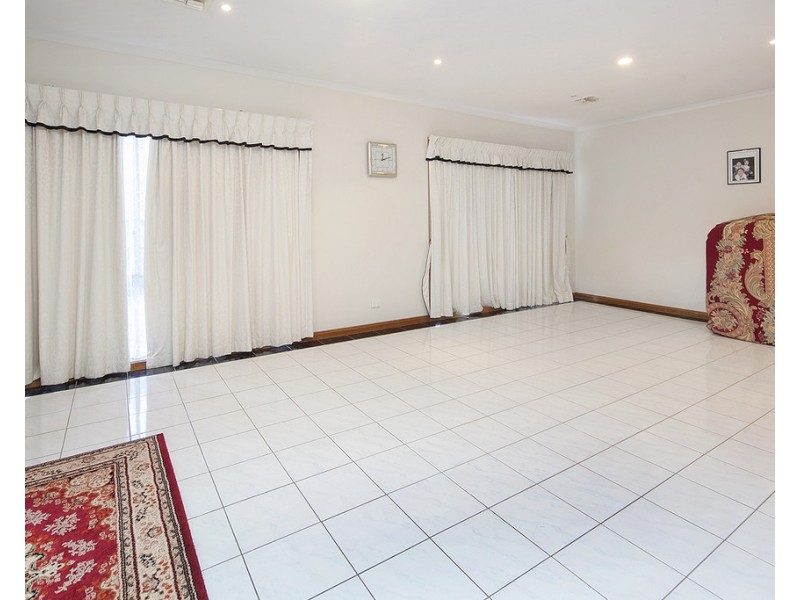 8 Banyalla Drive, Cranbourne West VIC 3977