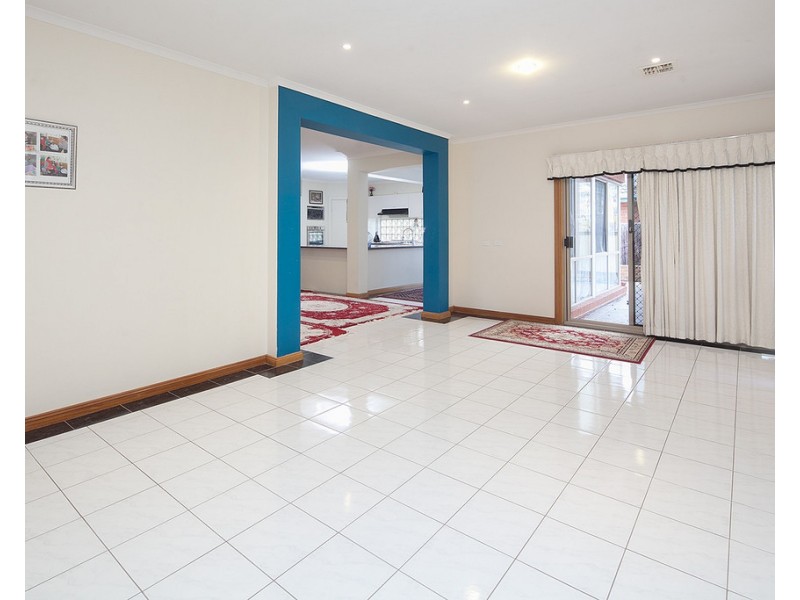 8 Banyalla Drive, Cranbourne West VIC 3977