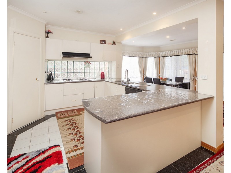 8 Banyalla Drive, Cranbourne West VIC 3977