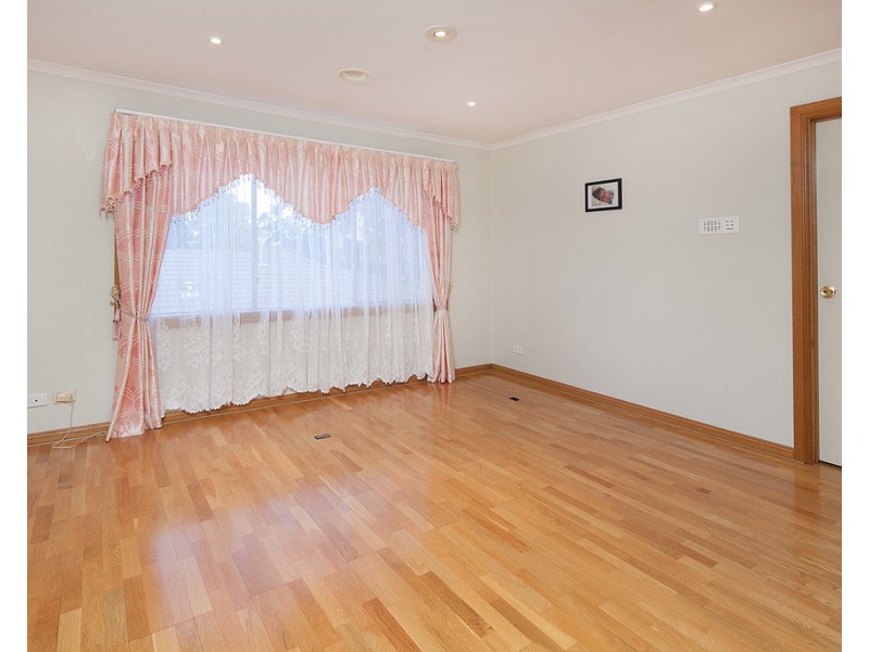 8 Banyalla Drive, Cranbourne West VIC 3977