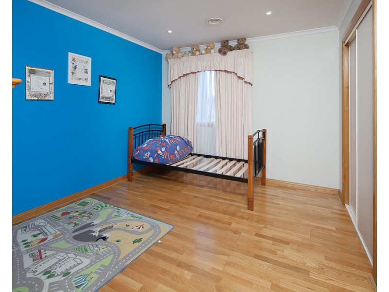 8 Banyalla Drive, Cranbourne West VIC 3977