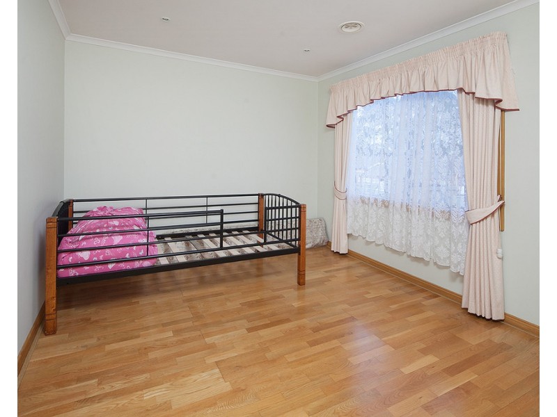 8 Banyalla Drive, Cranbourne West VIC 3977