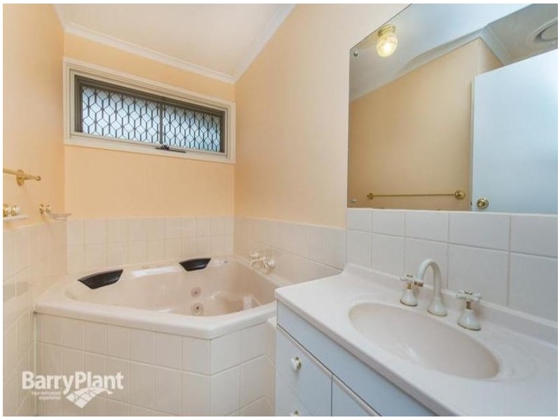 42 Riverview Crescent, Eumemmerring VIC 3177