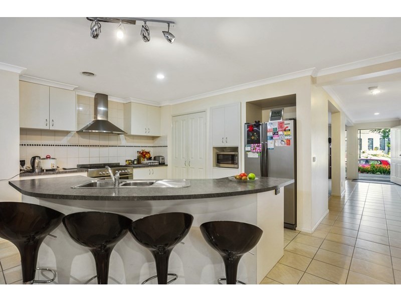34 BAYNTON CRESCENT, Lynbrook VIC 3975