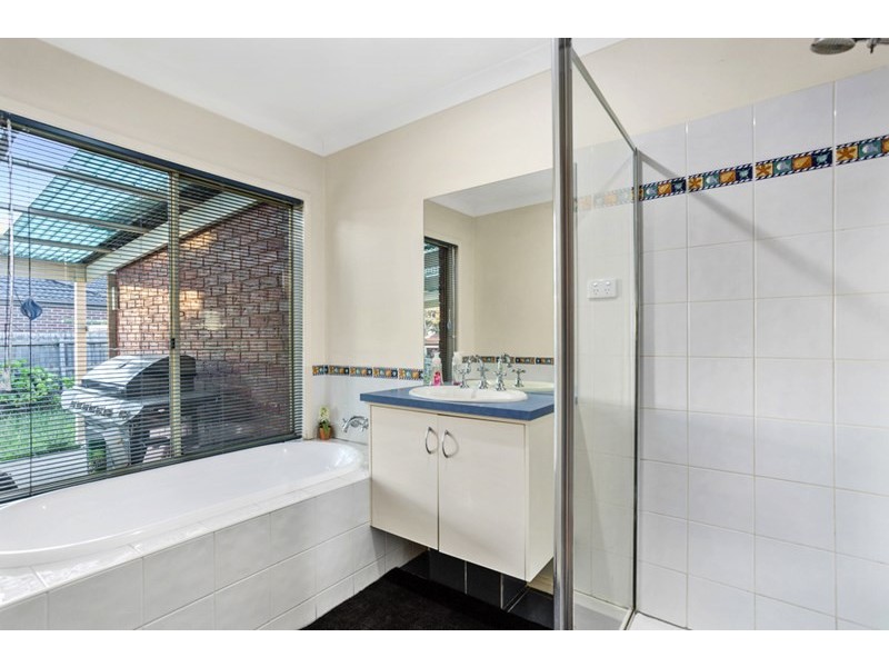 34 BAYNTON CRESCENT, Lynbrook VIC 3975