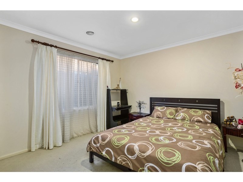 34 BAYNTON CRESCENT, Lynbrook VIC 3975