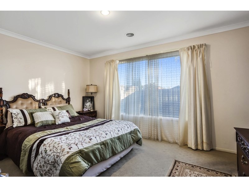 34 BAYNTON CRESCENT, Lynbrook VIC 3975