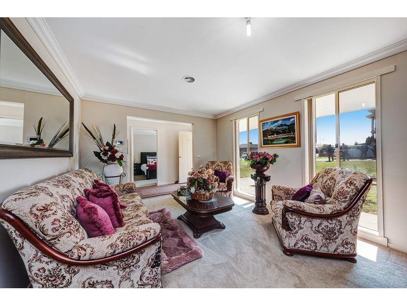 12 GOLDEN WATTLE COURT, Cranbourne VIC 3977