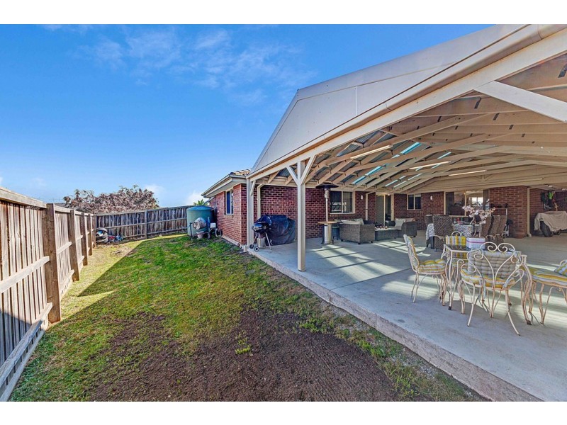 12 GOLDEN WATTLE COURT, Cranbourne VIC 3977