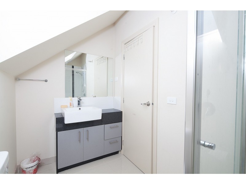 2/71 Potter Street, Dandenong VIC 3175