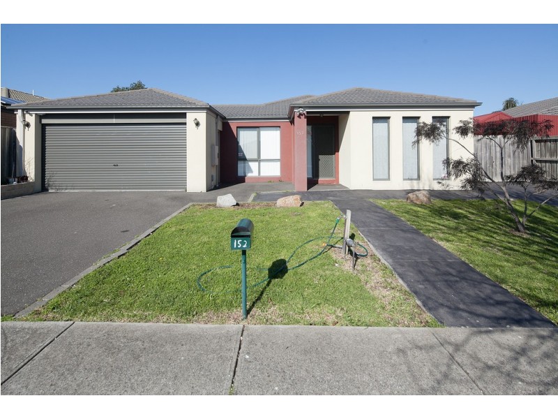 152 Rosebank Drive, Cranbourne North VIC 3977