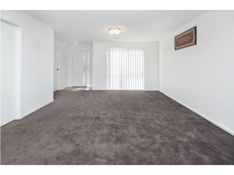 152 Rosebank Drive, Cranbourne North VIC 3977