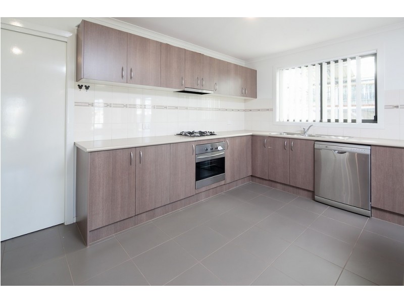 152 Rosebank Drive, Cranbourne North VIC 3977