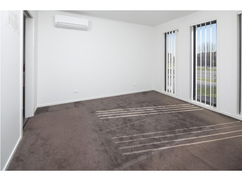 152 Rosebank Drive, Cranbourne North VIC 3977