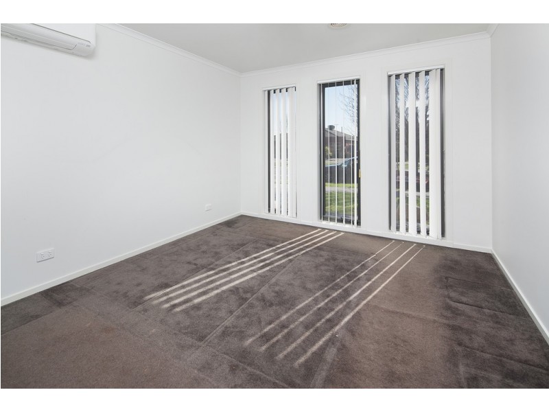 152 Rosebank Drive, Cranbourne North VIC 3977