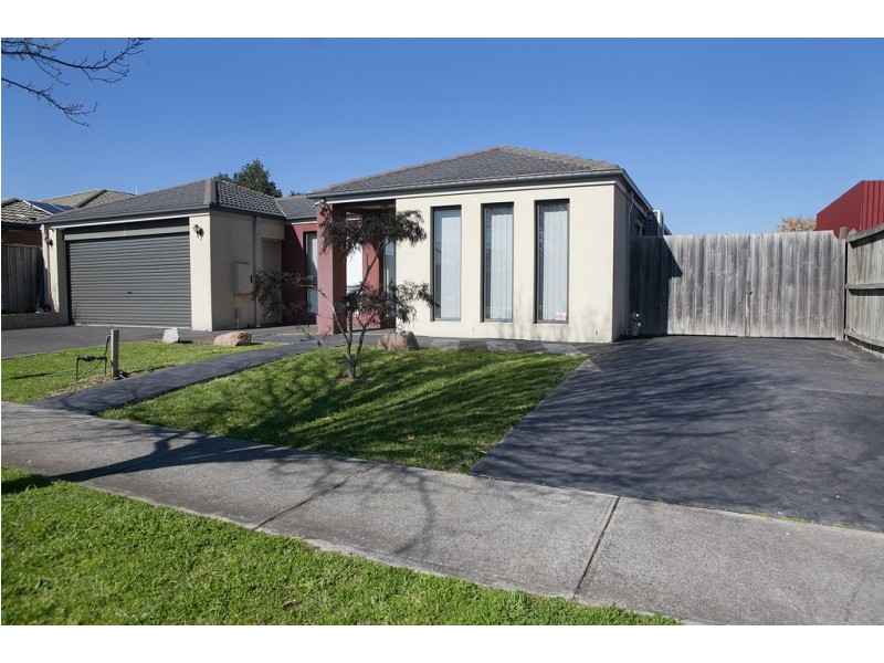 152 Rosebank Drive, Cranbourne North VIC 3977