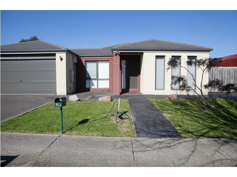 152 Rosebank Drive, Cranbourne North VIC 3977